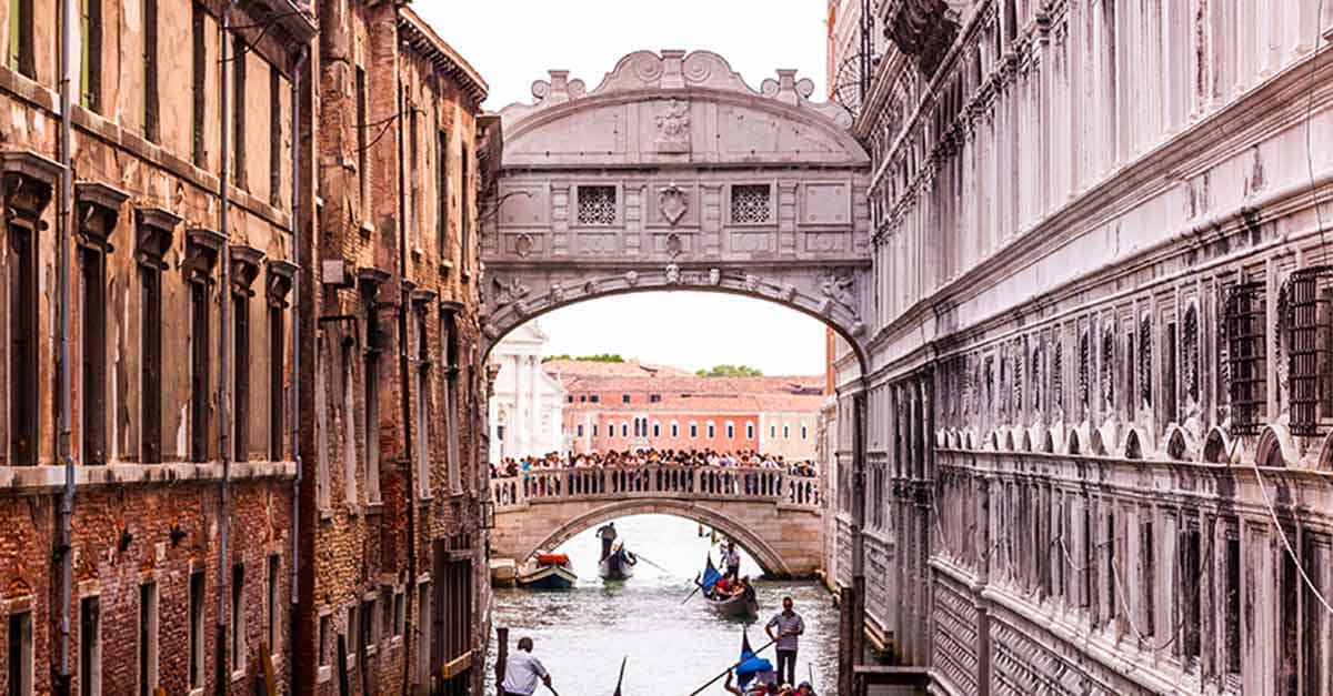 Venice sospiri bridge